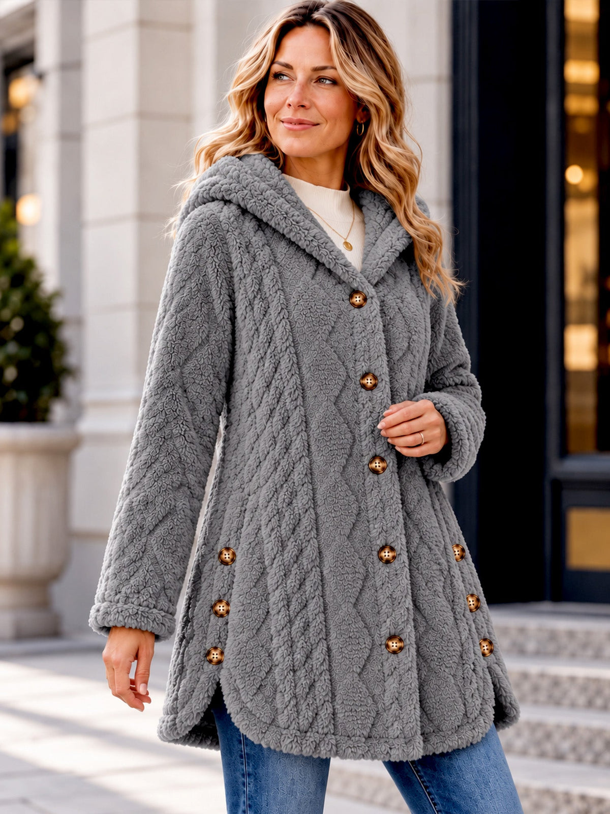 MATILDE | Chaqueta Cálida con Capucha y Botones