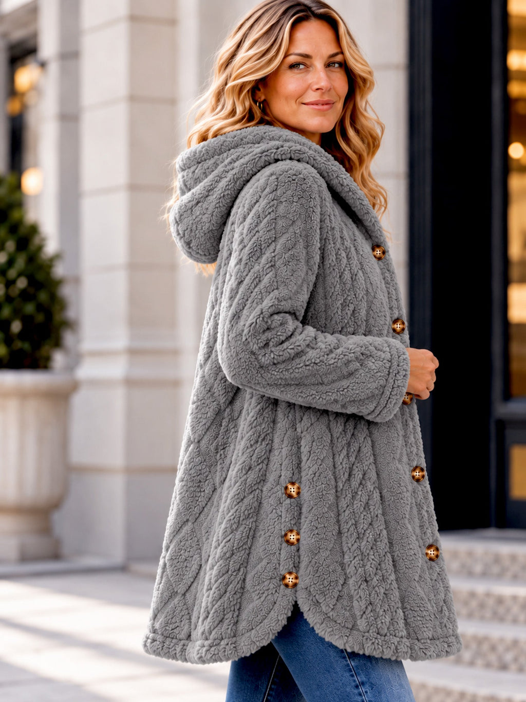 MATILDE | Chaqueta Cálida con Capucha y Botones